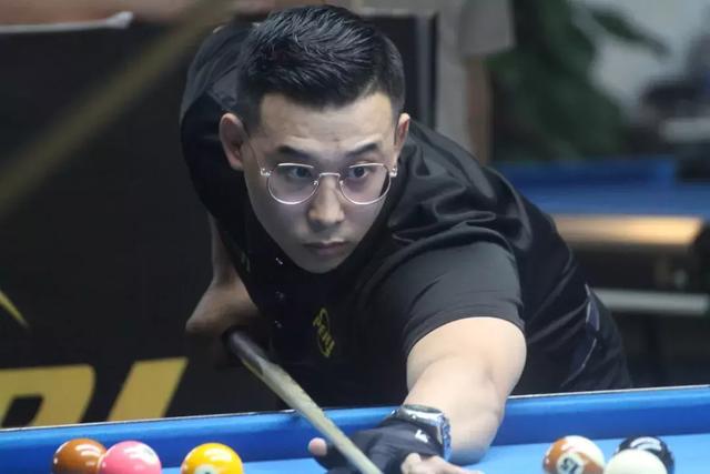 尼日利亚4-1大胜加蓬进入决赛，奥斯梅恩双响，埃朱克破门